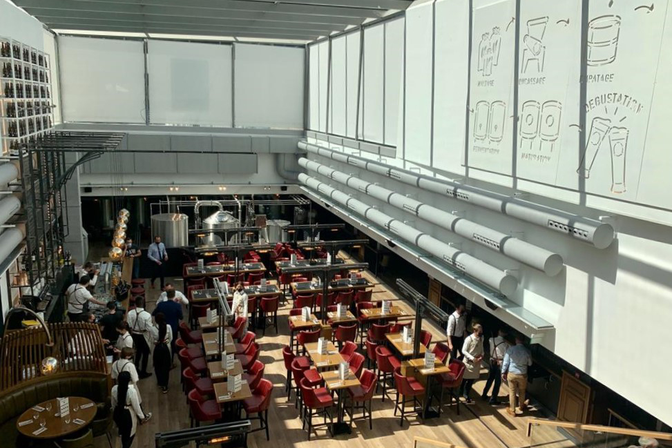 réalisation Maison Roches pour le restaurant les 3 Brasseurs le hub à la Défense Paris