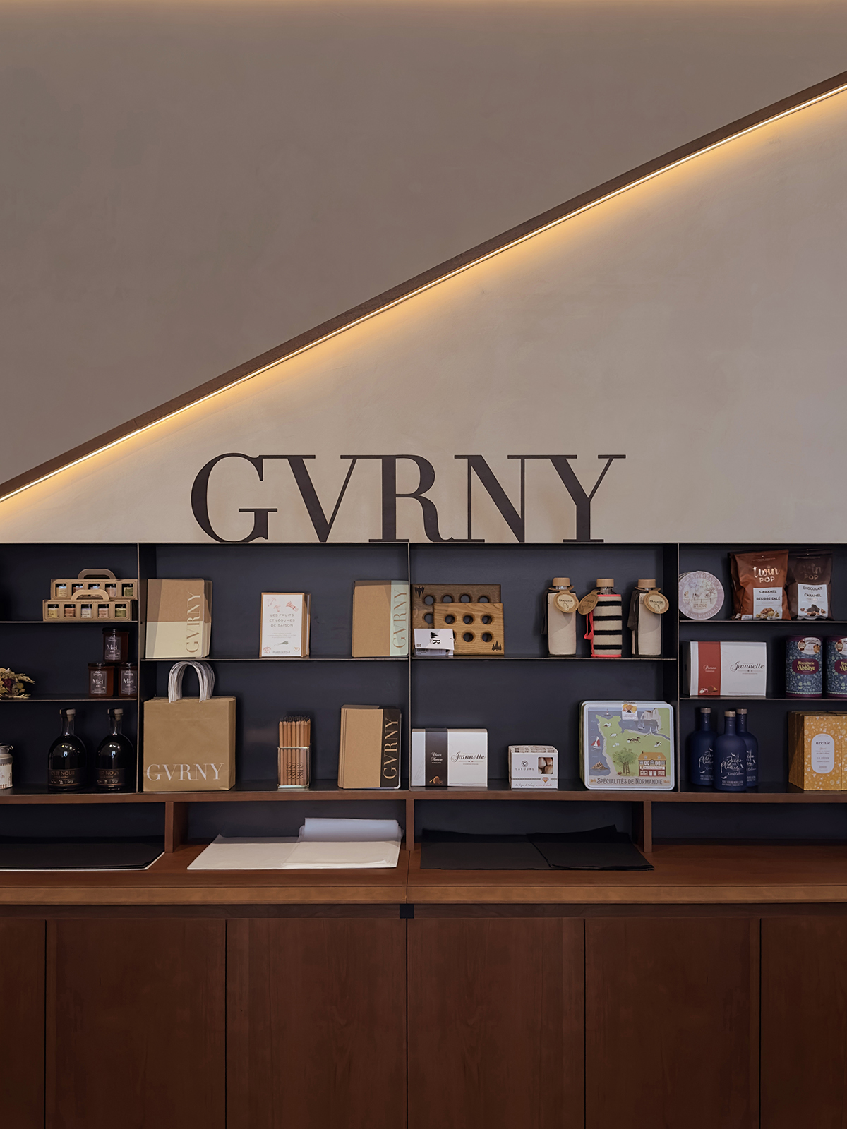 réalisation de la boutique GVRNY par Maison Roches